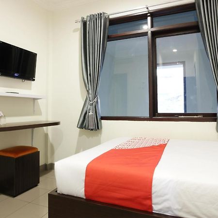 Oyo 202 Kuwera Inn Бандунг Экстерьер фото